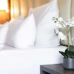 Plaza Premium Timmendorfer فندق 4*