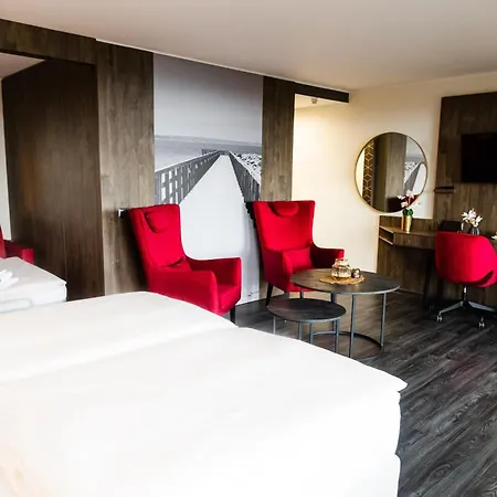 Hotel Plaza Premium Timmendorfer 4*